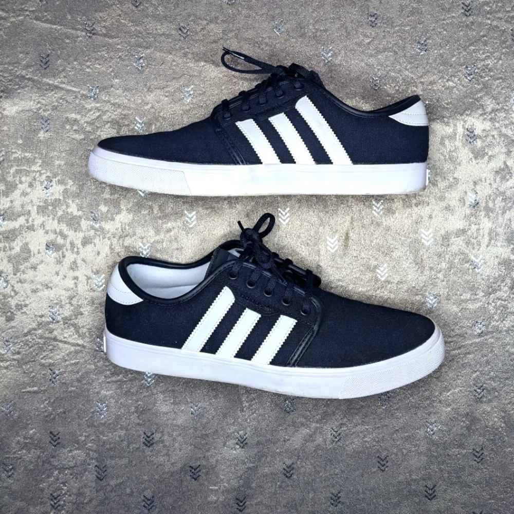 adidas gazelle silver green womens Adidas x Pharrell Williams Vario Flat Earther Sneaker » Buy online now! main image 0
